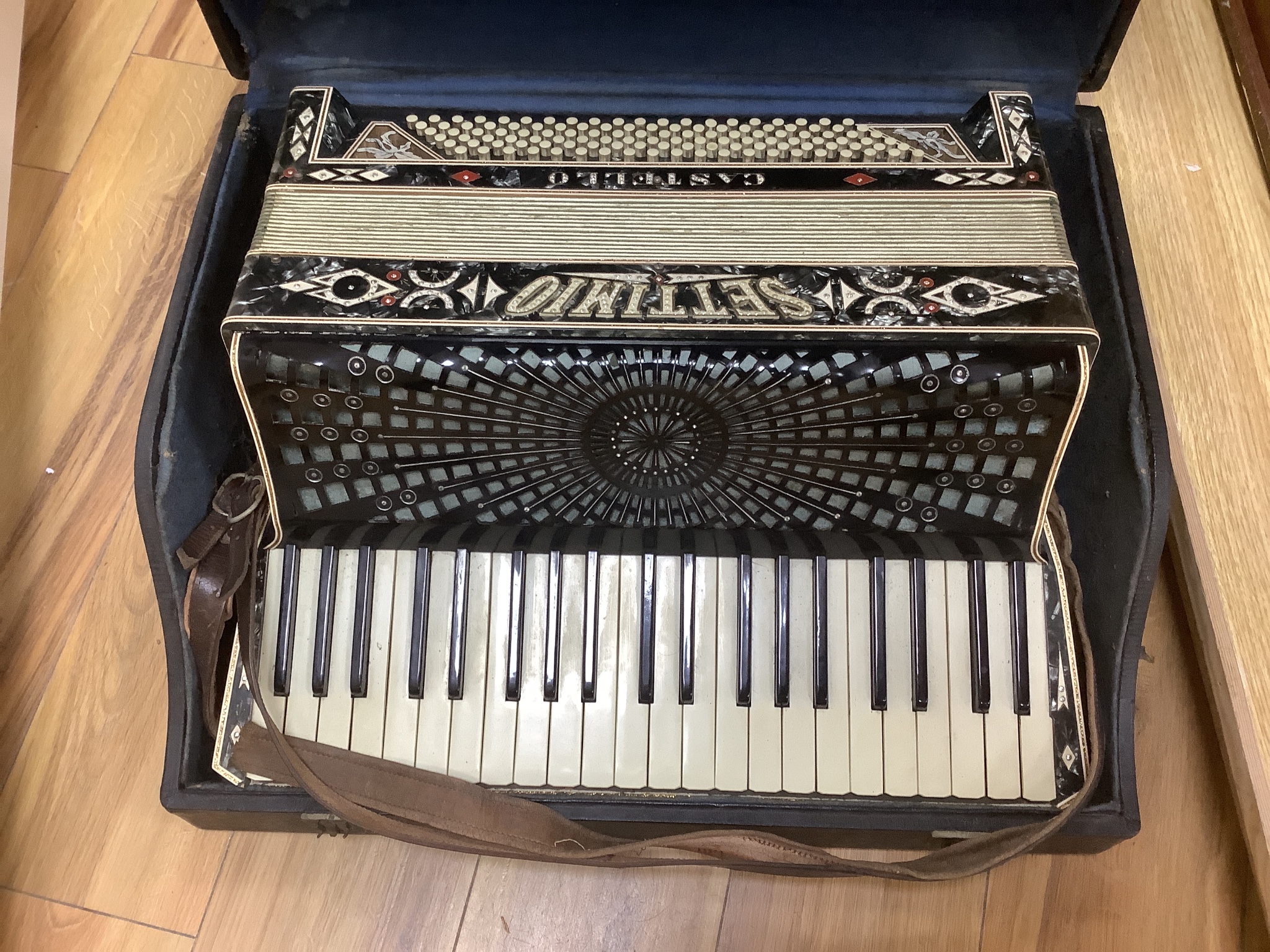 An Italian Settemio accordian